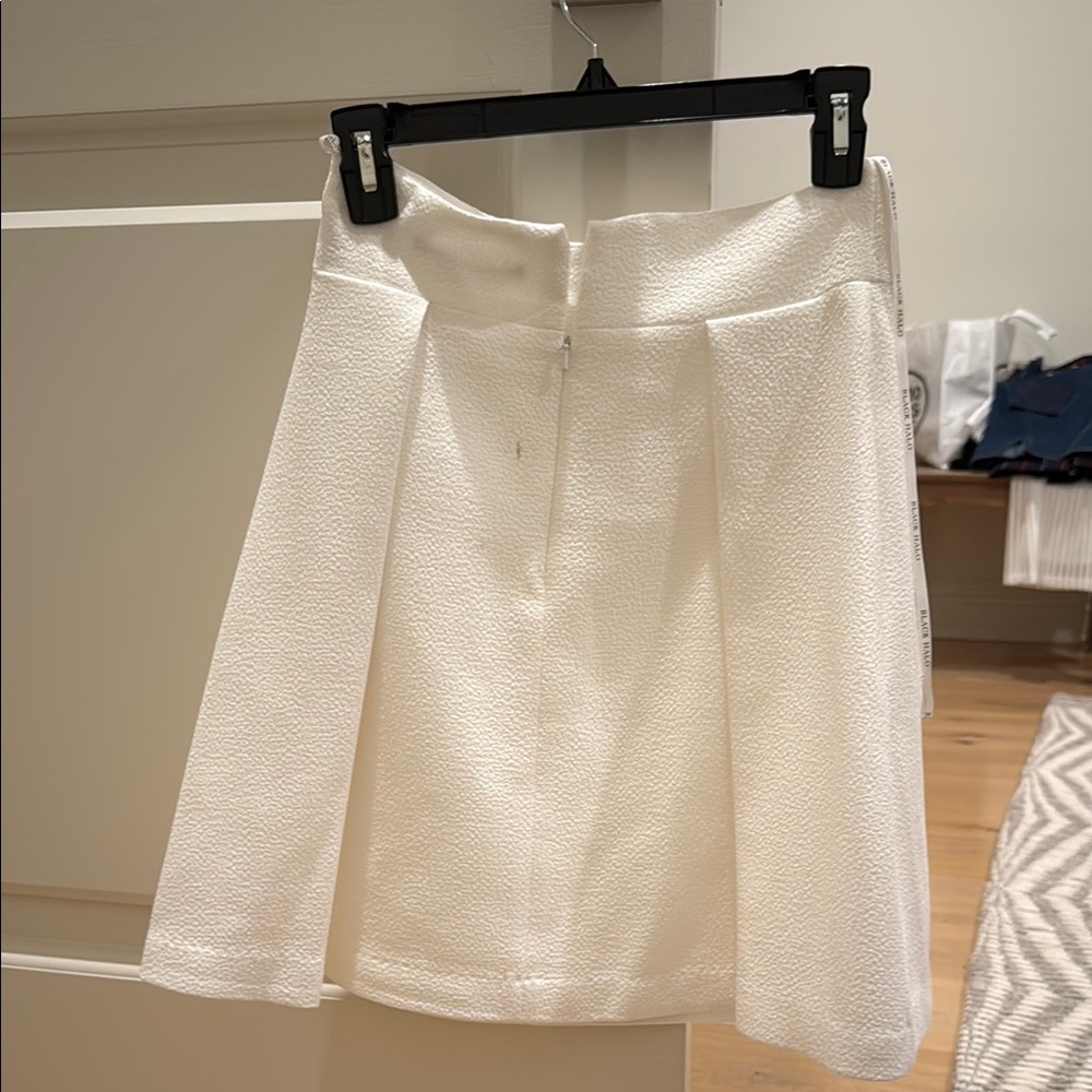 Black Halo Elegant White Textured Skirt